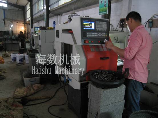 “海數”牌CK0632A小型數（shù）控車床在用戶現場（chǎng）實（shí）拍［組圖］