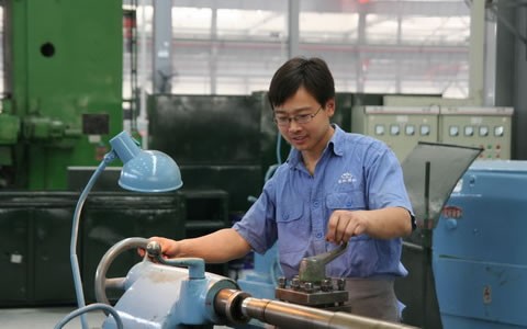 張乃艦在市車工技能大賽上（shàng）奪冠