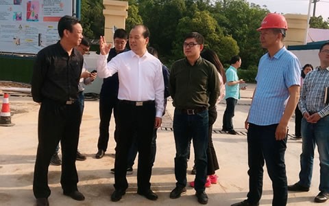 浦江縣委書記（jì）程（chéng）天（tiān）雲視察绿巨人草莓丝瓜樱桃秋葵榴莲污免费版新廠區建設情況（kuàng）